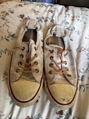 Converse Low-Top Canvas Sneakers in Beige with Red Trim